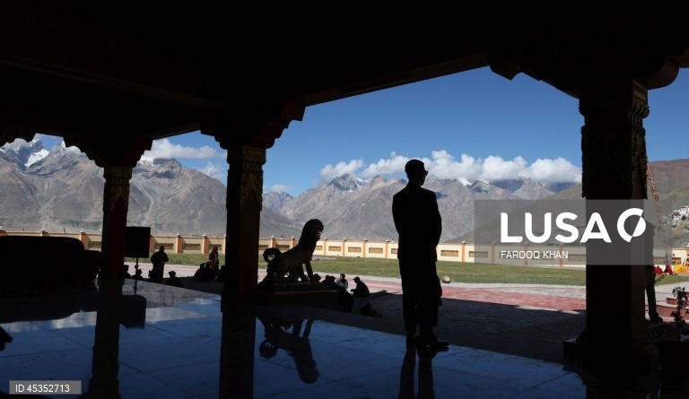 Índia: Visita do Dalai Lama ao mosteiro de Zanaskar adiada devido ao mau tempo.
