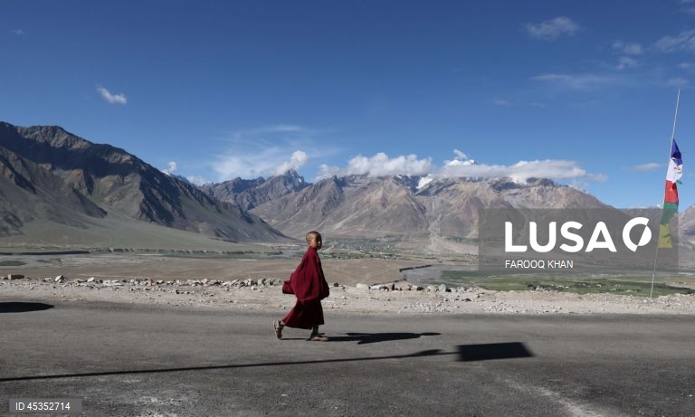 Índia: Visita do Dalai Lama ao mosteiro de Zanaskar adiada devido ao mau tempo.