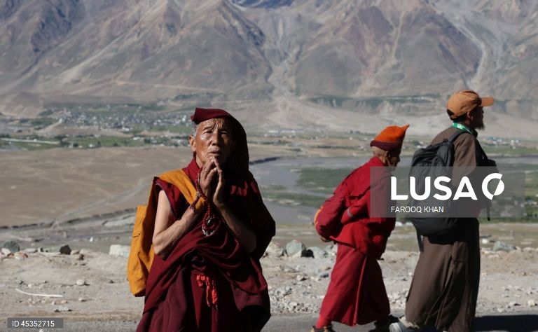 Índia: Visita do Dalai Lama ao mosteiro de Zanaskar adiada devido ao mau tempo.
