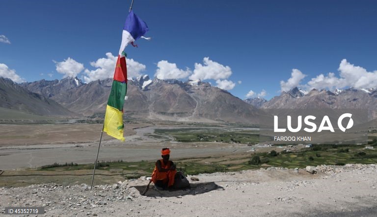 Índia: Visita do Dalai Lama ao mosteiro de Zanaskar adiada devido ao mau tempo.