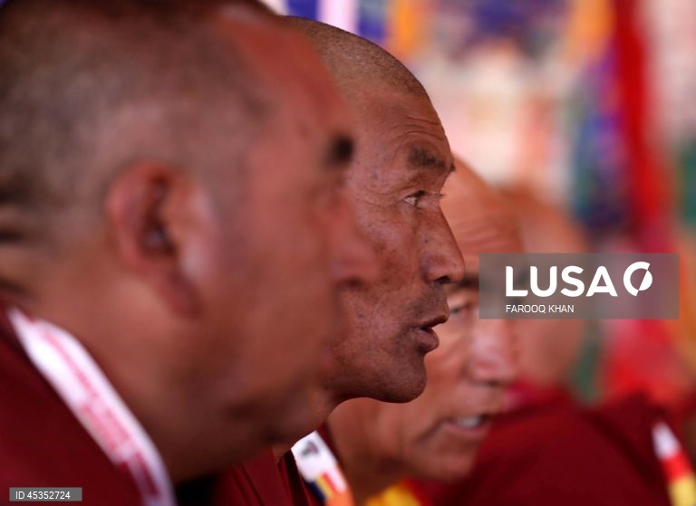 Índia: Visita do Dalai Lama ao mosteiro de Zanaskar adiada devido ao mau tempo.