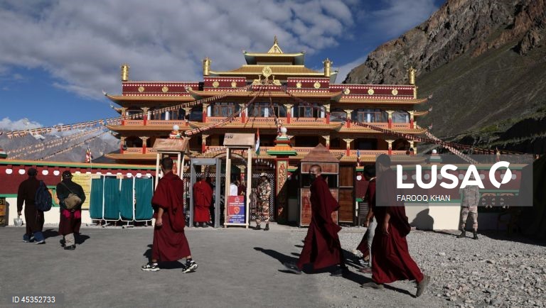 Índia: Visita do Dalai Lama ao mosteiro de Zanaskar adiada devido ao mau tempo.