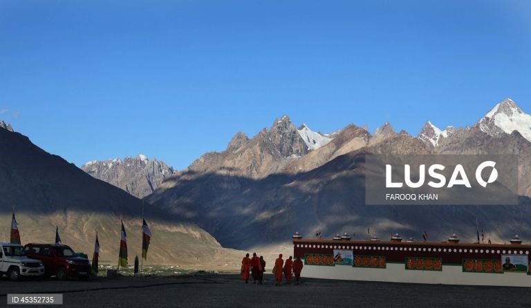 Índia: Visita do Dalai Lama ao mosteiro de Zanaskar adiada devido ao mau tempo.