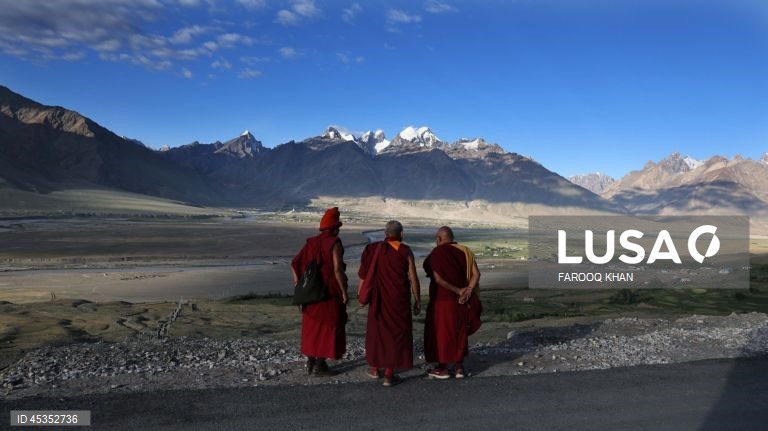 Índia: Visita do Dalai Lama ao mosteiro de Zanaskar adiada devido ao mau tempo.