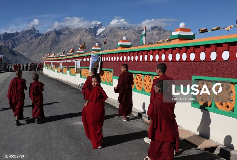Índia: Visita do Dalai Lama ao mosteiro de Zanaskar adiada devido ao mau tempo.