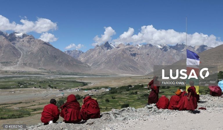 Índia: Visita do Dalai Lama ao mosteiro de Zanaskar adiada devido ao mau tempo.