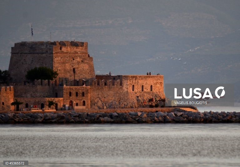 Grécia: Incêndio florestal em Feneos, Corinto