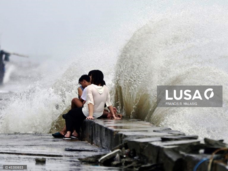 Filipinas: Tempestade tropical Co-May atinge a ilha principal de Luzon