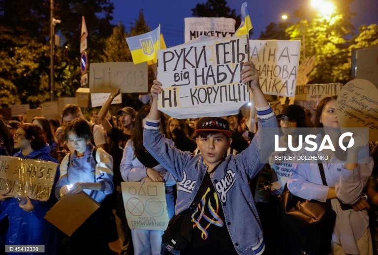 Ucrânia: Manifestantes exigem restauro da independência das agências anti-corrupção