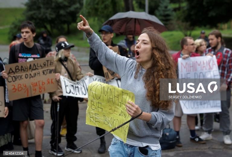 Ucrânia: Manifestantes exigem restauro da independência das agências anti-corrupção