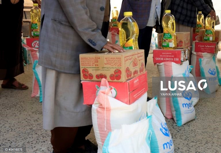 Iémen: Distribuição de ajuda humanitária em Saná