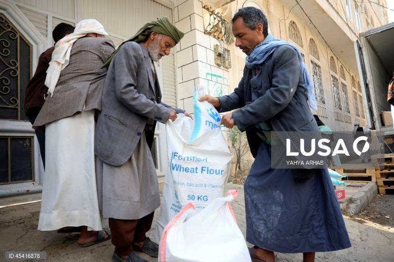 Iémen: Distribuição de ajuda humanitária em Saná