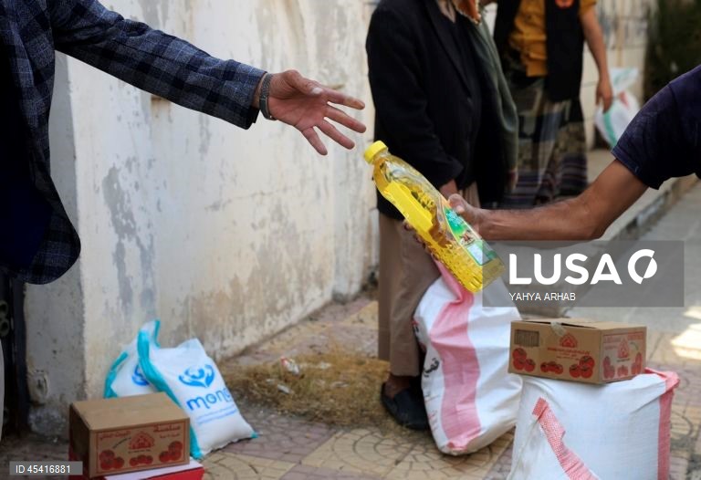 Iémen: Distribuição de ajuda humanitária em Saná