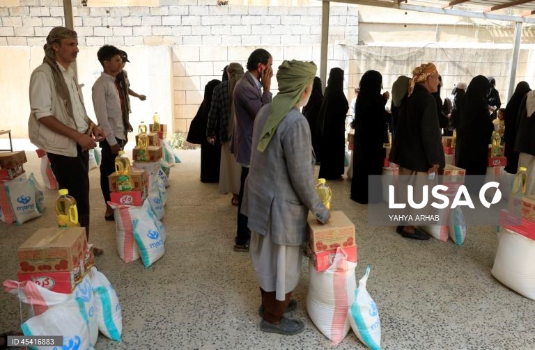 Iémen: Distribuição de ajuda humanitária em Saná