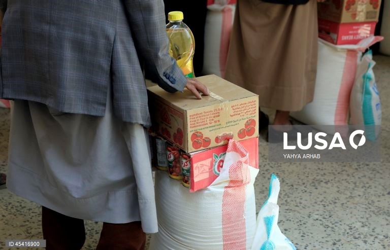Iémen: Distribuição de ajuda humanitária em Saná