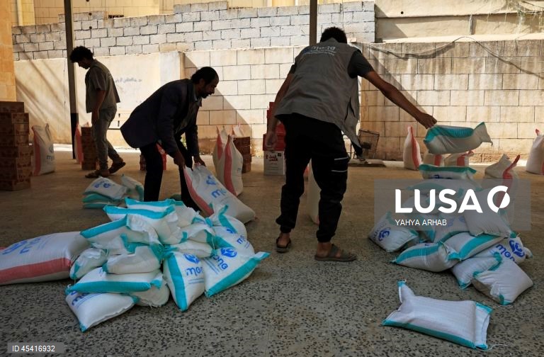 Iémen: Distribuição de ajuda humanitária em Saná