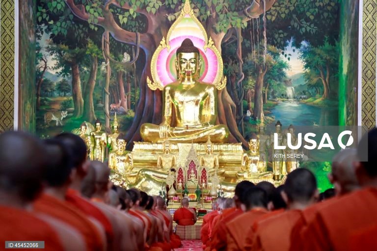 Camboja: Cerimónias budistas pela paz em Phnom Penh