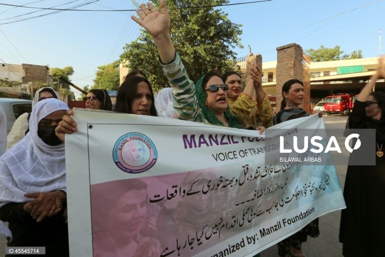 Paquistão: Protesto de transexuais em Peshawar