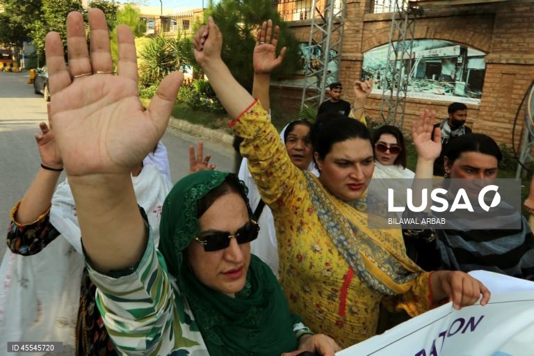 Paquistão: Protesto de transexuais em Peshawar