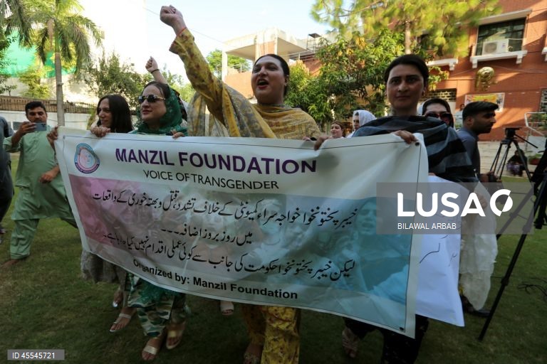 Paquistão: Protesto de transexuais em Peshawar