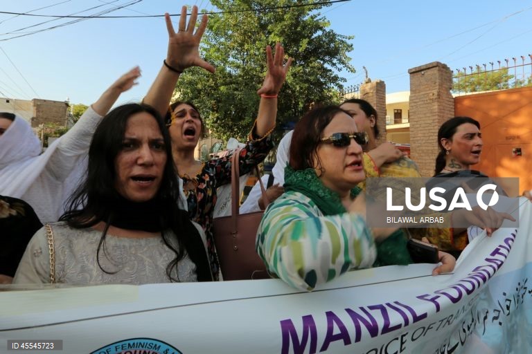 Paquistão: Protesto de transexuais em Peshawar