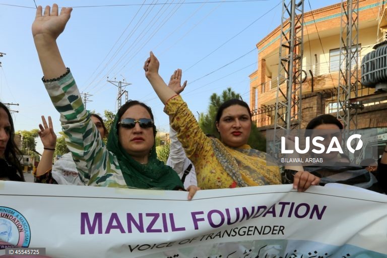 Paquistão: Protesto de transexuais em Peshawar