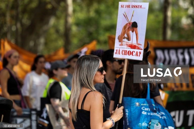 Cerca de uma centena de manifestantes participaram na 7.ª Marcha Nacional Pelos Direitos de TODOS os Animais, organizada pela Portugal Animal Save, Associação não-governamental sem fins lucrativos, em Lisboa, 06 de setembro de 2025. TIAGO PETINGA/LUSA