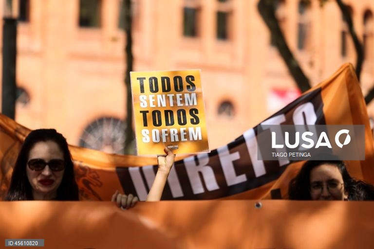 Cerca de uma centena de manifestantes participaram na 7.ª Marcha Nacional Pelos Direitos de TODOS os Animais, organizada pela Portugal Animal Save, Associação não-governamental sem fins lucrativos, em Lisboa, 06 de setembro de 2025. TIAGO PETINGA/LUSA