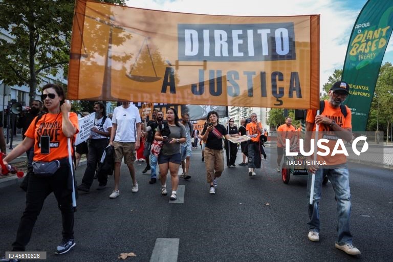 Cerca de uma centena de manifestantes participaram na 7.ª Marcha Nacional Pelos Direitos de TODOS os Animais, organizada pela Portugal Animal Save, Associação não-governamental sem fins lucrativos, em Lisboa, 06 de setembro de 2025. TIAGO PETINGA/LUSA