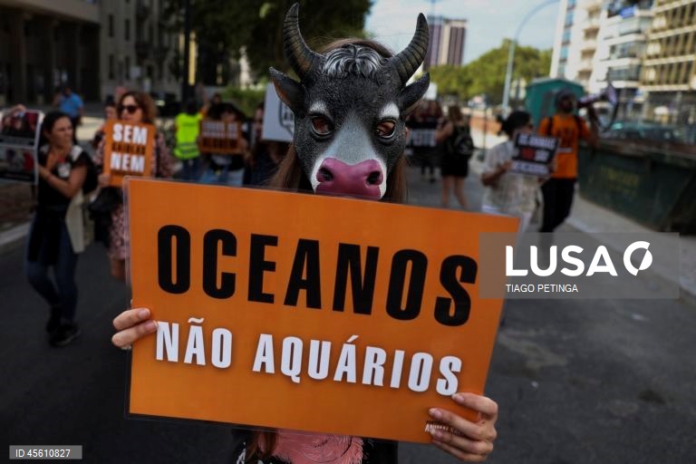Cerca de uma centena de manifestantes participaram na 7.ª Marcha Nacional Pelos Direitos de TODOS os Animais, organizada pela Portugal Animal Save, Associação não-governamental sem fins lucrativos, em Lisboa, 06 de setembro de 2025. TIAGO PETINGA/LUSA