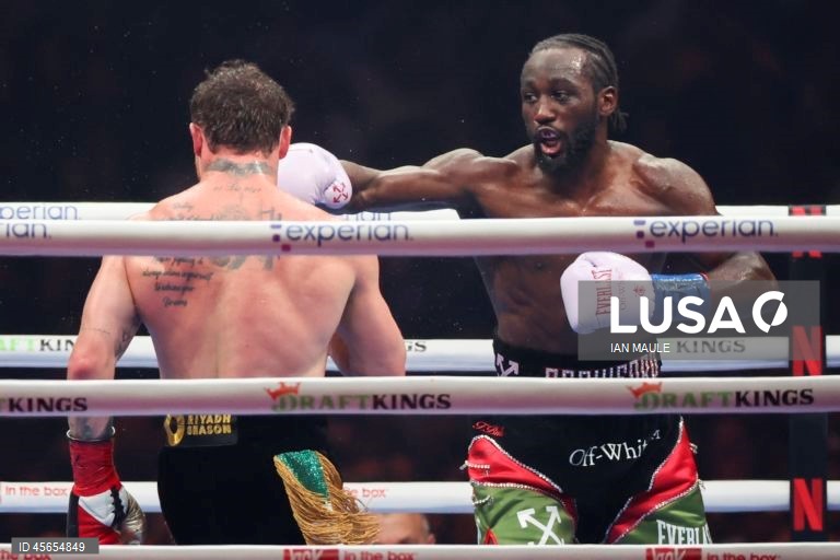 Terence Crawford, dos Estados Unidos, ganhou após a luta pelo título mundial dos supermédios contra Canelo Alvarez, do México, em Las Vegas, Nevada, EUA.