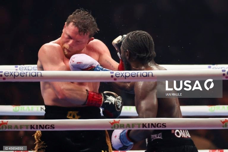 Terence Crawford, dos Estados Unidos, ganhou após a luta pelo título mundial dos supermédios contra Canelo Alvarez, do México, em Las Vegas, Nevada, EUA.