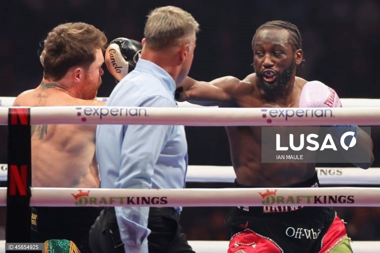 Terence Crawford, dos Estados Unidos, ganhou após a luta pelo título mundial dos supermédios contra Canelo Alvarez, do México, em Las Vegas, Nevada, EUA.