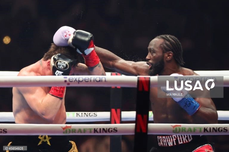 Terence Crawford, dos Estados Unidos, ganhou após a luta pelo título mundial dos supermédios contra Canelo Alvarez, do México, em Las Vegas, Nevada, EUA.