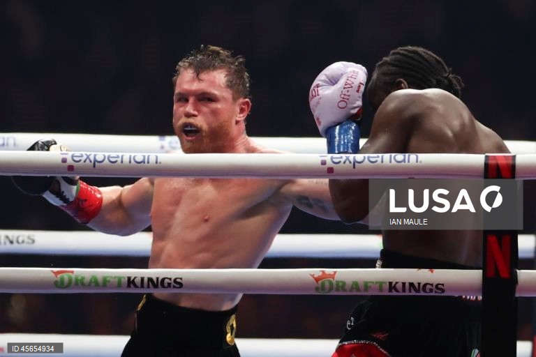 Terence Crawford, dos Estados Unidos, ganhou após a luta pelo título mundial dos supermédios contra Canelo Alvarez, do México, em Las Vegas, Nevada, EUA.