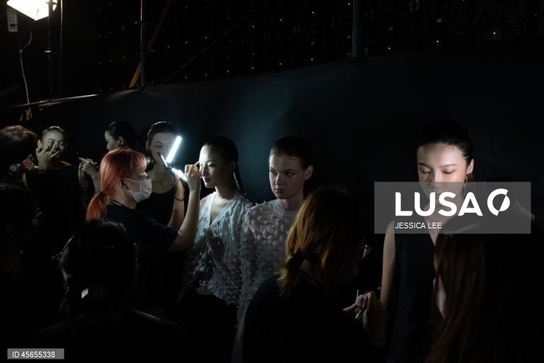 Bastidores da Semana da Moda da China 2025, em Pequim, China. O evento decorre de 5 a 14 de setembro de 2025. 