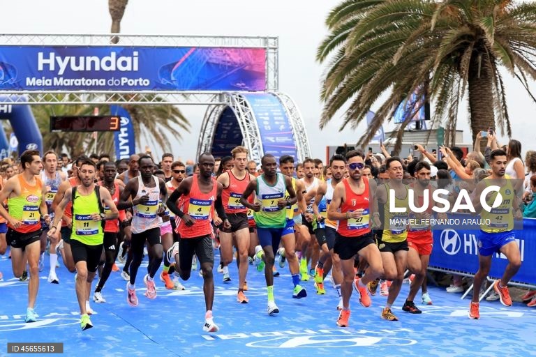 Partida da 18ª edição da Meia Maratona do Porto, 14 Setembro de 2025.  MANUEL FERNANDO ARAUJO/LUSA