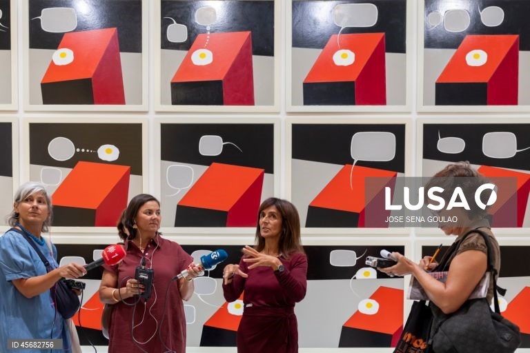 Visita guiada às três novas exposições do Centro de Arte Moderna (CAM) Gulbenkian, “Xerazade, a Coleção Interminável do CAM”, “Zineb Sedira. Standing Here Wondering Which Way to Go” e “Francisco Trêpa. Baile dos Bugalhos”, em Lisboa, 18 de setembro de 2025. JOSÉ SENA GOULÃO/LUSA