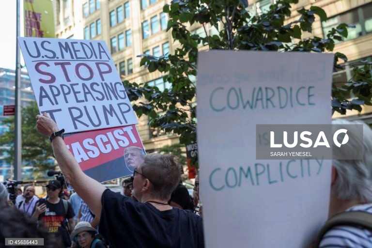 Protestos em Nova Iorque contra suspensão do programa de tv de Jimmy Kimmel