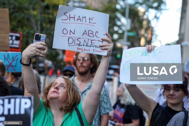 Protestos em Nova Iorque contra suspensão do programa de tv de Jimmy Kimmel