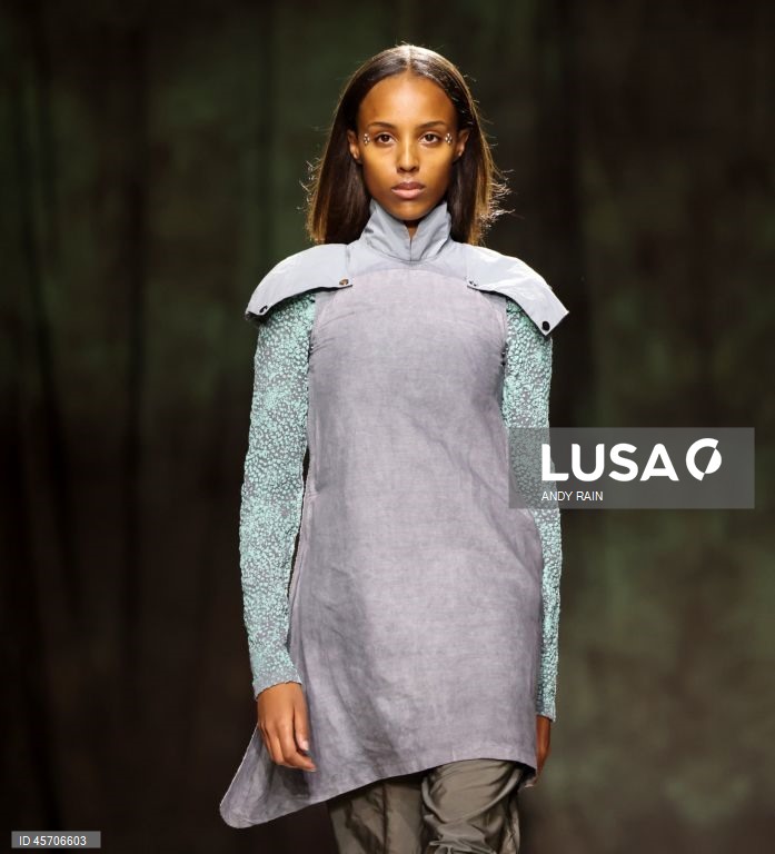 London Fashion Week SS26 - Desfile Charlie Constantinou