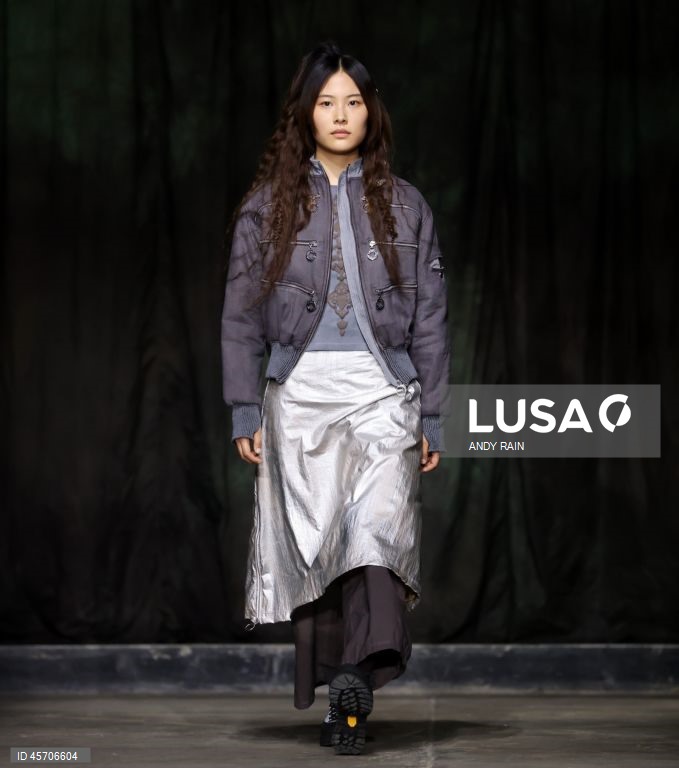 London Fashion Week SS26 - Desfile Charlie Constantinou