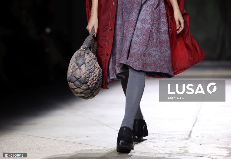 London Fashion Week SS26 - Desfile Charlie Constantinou