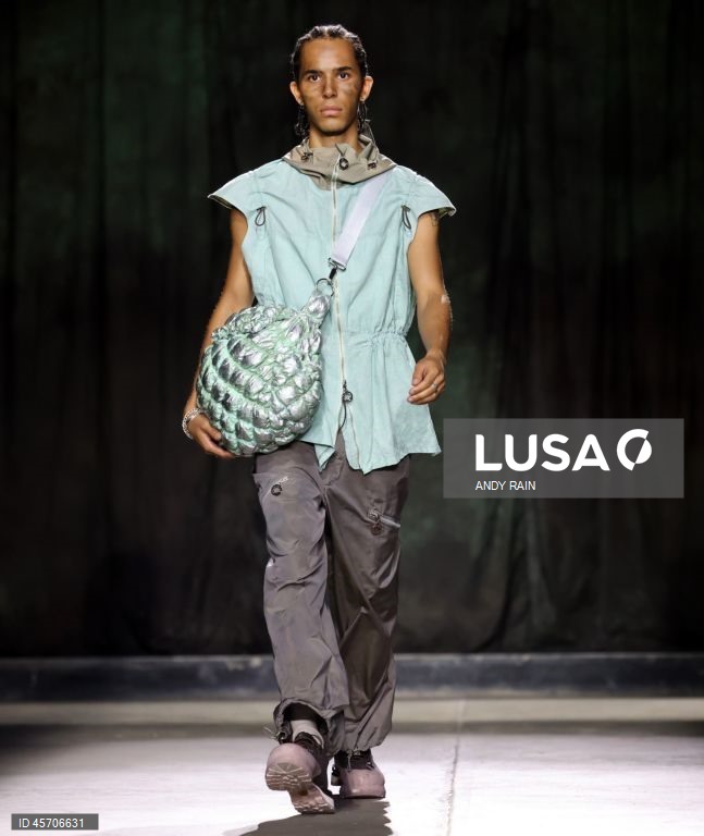 London Fashion Week SS26 - Desfile Charlie Constantinou