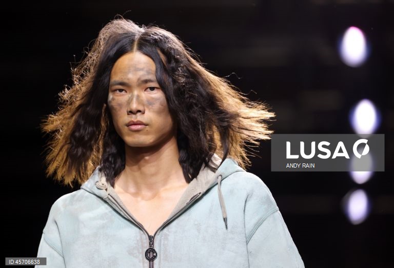 London Fashion Week SS26 - Desfile Charlie Constantinou