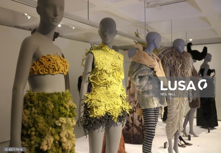 Exposição Dirty Looks abre no Barbican de Londres