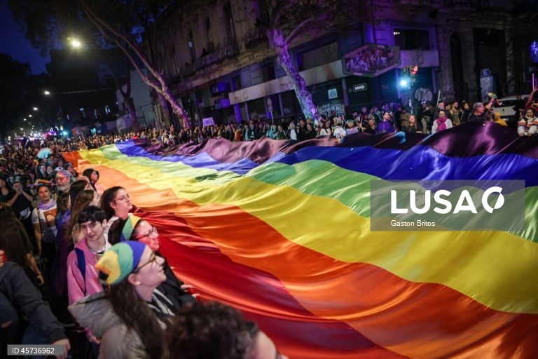 Marcha pela diversidade em Montevidéu.