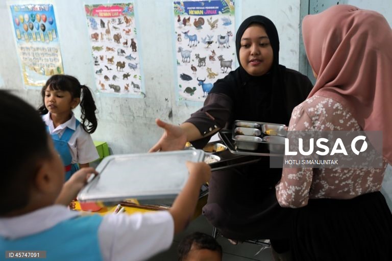 Indonésia: Programa governamental de refeições nutritivas nas escolas