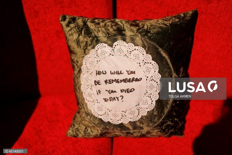 Reino Unido: Instalação "The Delusion" na Galeria Serpentine North em Londres