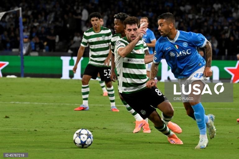 O Sporting somou hoje a primeira derrota na fase de liga da Liga dos Campeões de futebol, ao perder por 2-1 na visita ao Nápoles, em jogo da segunda jornada disputado no Estádio Diego Armando Maradona, em Itália.